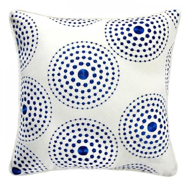 Декоративная подушка Round Pattern синяя вышивка Темно-синий Белый Декоративная подушка Round Pattern синяя вышивка Темно-синий Белый в Кирове | Loft Concept