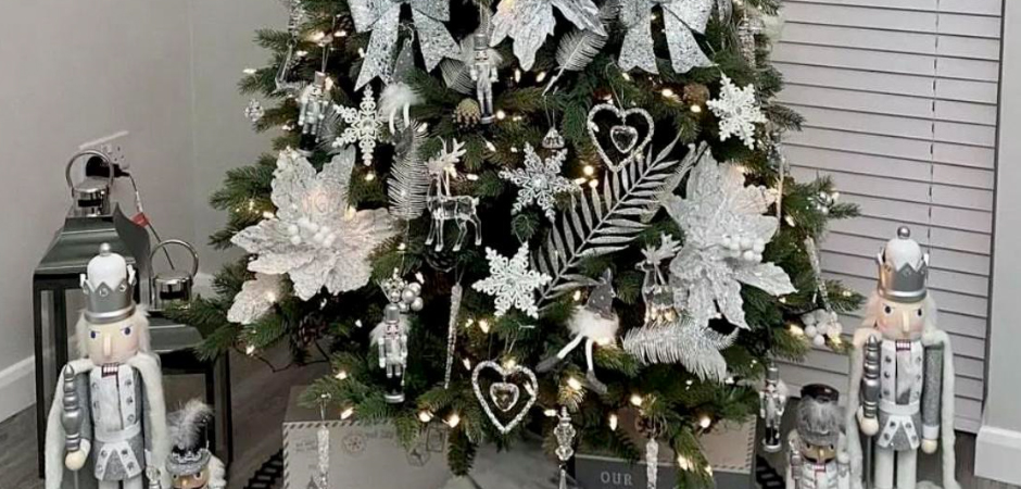 Дизайнерская Елка с Серебряным Декором Christmas Tree Silver Flowers Дизайнерская Елка с Серебряным Декором Christmas Tree Silver Flowers - Loft-Concept в Кирове