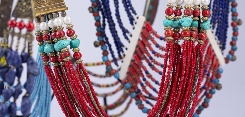 Ожерелье на подставке NECKLACE RED AND BRASS Ожерелье на подставке NECKLACE RED AND BRASS - Loft-Concept в Кирове