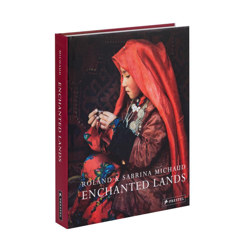 Книга ROLAND & SABRINA MICHAUD: ENCHANTED LANDS Книга ROLAND & SABRINA MICHAUD: ENCHANTED LANDS в Кирове | Loft Concept