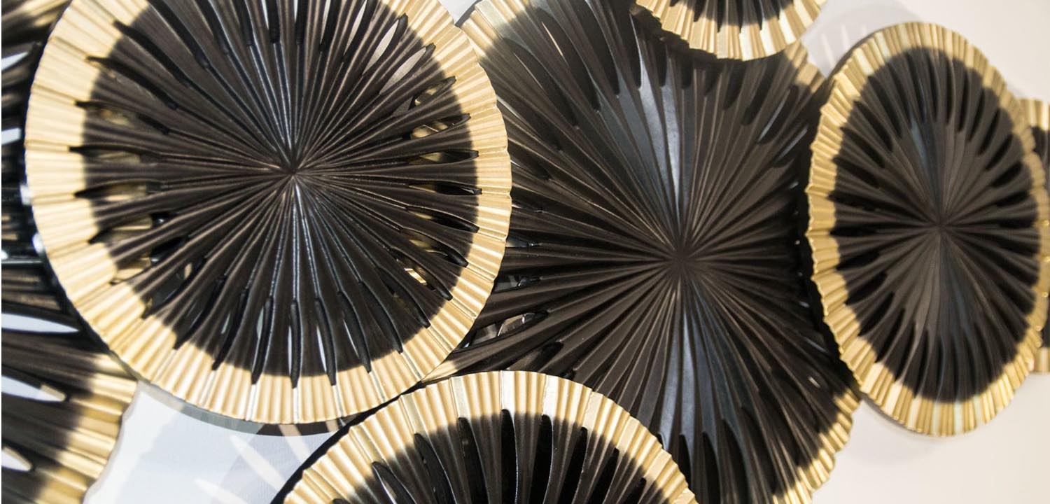 Арт-объект Apollo Black and Gold Wall Plaque Disc gap 8 - фото №1