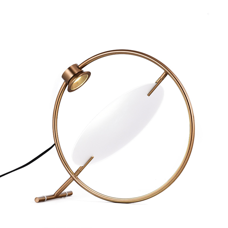 Настольная лампа Gaspar Table Lamp Золотой Белый в Кирове | Loft Concept 