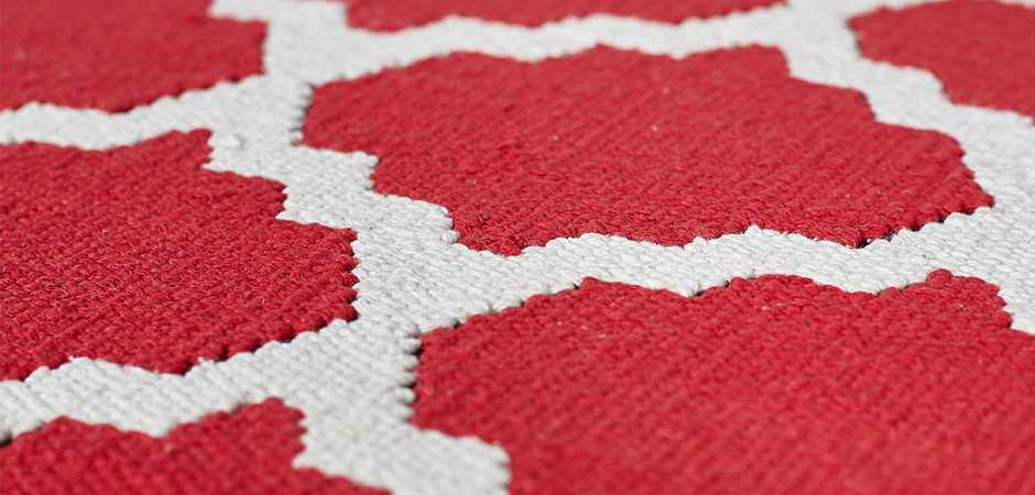 Оттоманка с красным орнаментом - фото №1