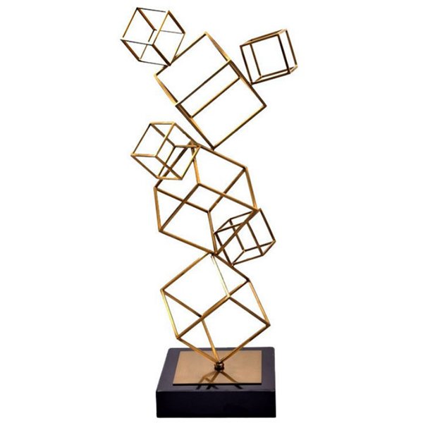 Статуэтка Cube Balance Stat gold Черный Глянцевое золото Статуэтка Cube Balance Stat gold Черный Глянцевое золото в Кирове | Loft Concept
