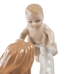 Статуэтка фарфоровая Девушка с ребенком Charming Statuette варинант исполнения - 1 | Loft Concept в Кирове