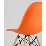 Пластиковый стул на ножках из массива бука Eames Orange варинант исполнения - 3 | Loft Concept в Кирове