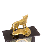 Часы настольные с декором в виде волка из натурального камня Офиокальцит Wolf Stone Clock варинант исполнения - 3 | Loft Concept в Кирове