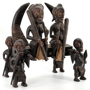 Антикварная скульптура Танзания "Вождь на носилках"