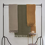 Плед из шерсти зеленого цвета с бахромой Waffle Comfort варинант исполнения - 4 | Loft Concept в Кирове