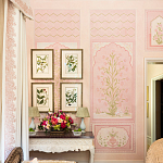 Обои ручная роспись Jharokha Arches Original colourway on pink painted Xuan paper варинант исполнения - 1 | Loft Concept в Кирове
