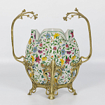 Ваза белого цвета из фарфора с ярким цветочным узором и бронзовыми ручками в виде ветвей Eden Garden porcelain and bronzeм варинант исполнения - 3 | Loft Concept в Кирове