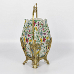 Ваза белого цвета из фарфора с ярким цветочным узором и бронзовыми ручками в виде ветвей Eden Garden porcelain and bronzeм варинант исполнения - 2 | Loft Concept в Кирове