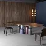 Обеденный стол деревянный с разноцветными фигурными ножками Cop варинант исполнения - 2 | Loft Concept в Кирове