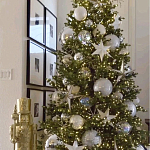 Украшенная Новогодняя Елка с серебряными шарами и звездами варинант исполнения - 1 | Loft Concept в Кирове