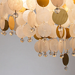 Люстра подвесная с белыми и золотыми круглыми подвесками Диаметр 70 см SHELL Chandelier варинант исполнения - 3 | Loft Concept в Кирове