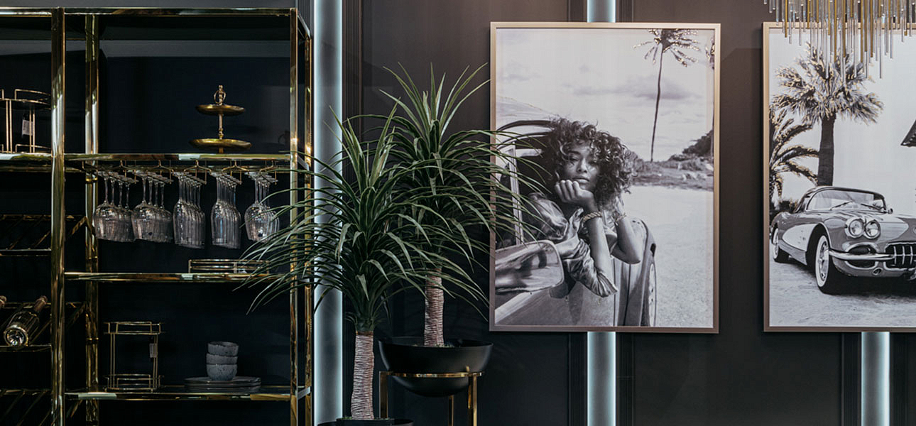 Холст Tropical auto vibe with a girl Холст Tropical auto vibe with a girl - Loft-Concept в Кирове