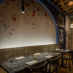 Обои ручная роспись Falling Flowers Standard colourway on Pale Grey dyed silk варинант исполнения - 2 | Loft Concept в Кирове