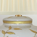 Настольная лампа с фарфоровым основанием бежевого цвета с рисунком и плиссированным абажуром на темной подставке Elstead Lighting варинант исполнения - 8 | Loft Concept в Кирове