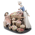 Статуэтка фарфоровая Девушка и маленькая девочка с цветами Charming Statuette варинант исполнения - 1 | Loft Concept в Кирове