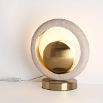 Настольная лампа с бежевым текстурным кольцом и латунным шаром в центре Tactile   варинант исполнения - 4 | Loft Concept в Кирове