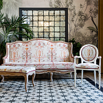 Трехместный диван из массива бука бежевый с растительным орнаментом Raffael Renaissance Beige Sofa варинант исполнения - 9 | Loft Concept в Кирове