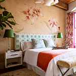 Обои ручная роспись Lilium Special Colourway on yellow painted silk варинант исполнения - 1 | Loft Concept в Кирове