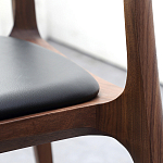 Стул деревянный с мягким сиденьем из черной натуральной кожи Moon Walnut Furniture варинант исполнения - 7 | Loft Concept в Кирове