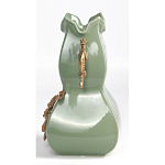 Ваза зеленого цвета из фарфора с бронзовыми ручками в виде драконов и рельефным цветочным декором Eden Garden porcelain and bronze варинант исполнения - 3 | Loft Concept в Кирове