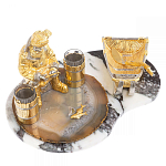 Икорница со стопками с декором "Рыбак с санями" с гравировкой на подставке из натуральных камней Агат Мрамор Decorative Cavair Dishes варинант исполнения - 7 | Loft Concept в Кирове