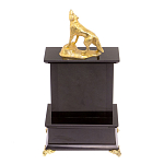 Часы настольные с декором в виде волка из натурального камня Офиокальцит Wolf Stone Clock варинант исполнения - 4 | Loft Concept в Кирове