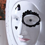 Ваза с декоративными лицами и графическими элементами в виде сердец и символов Faces of Imagination варинант исполнения - 6 | Loft Concept в Кирове