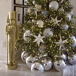 Украшенная Новогодняя Елка с серебряными шарами и звездами варинант исполнения - 2 | Loft Concept в Кирове