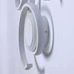 Бра белого цвета с изогнутыми световыми линиями и круглым основанием Luke Lampco Tracer Lamp варинант исполнения - 6 | Loft Concept в Кирове