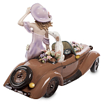 Статуэтка фарфоровая Девушка с автомобилем Charming Statuette варинант исполнения - 2 | Loft Concept в Кирове