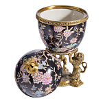 Шкатулка в форме яйца на величественных львах из фарфора с бронзовыми элементами Eden Garden варинант исполнения - 2 | Loft Concept в Кирове