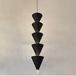 Подвесной светильник светодиодный в виде ряда черных металлических конусов  Herringbone варинант исполнения - 4 | Loft Concept в Кирове