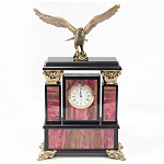 Часы настольные из родонита и бронзы с декором в виде орла Eagle Stone Clock варинант исполнения - 1 | Loft Concept в Кирове