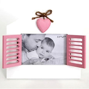 Фоторамка в детскую Childhood Corner со ставнями