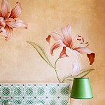 Обои ручная роспись Lilium Special Colourway on yellow painted silk варинант исполнения - 2 | Loft Concept в Кирове