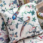 Подушка декоративная с изображением птицы в саду Beige Chinoiserie Birds in the Rose Garden Cushion варинант исполнения - 2 | Loft Concept в Кирове